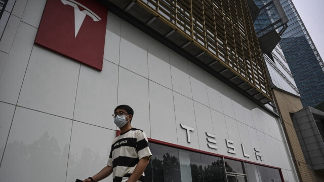 L'usine de batteries sera la deuxième de Tesla dans la ville chinoise après son énorme gigafactory de Shanghai, dont les travaux ont commencé en 2019.