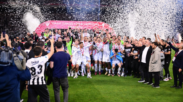 Cumhurbaşkanı Erdoğan Ziraat Türkiye Kupası'nı kazanan Beşiktaş'ı tebrik etti.