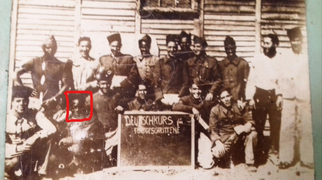 Le président Senghor et d'autres illustres fils de l'Afrique faits prisonniers par les Allemands au Fontstalag 230 de Poitiers entre 1940 et 1941.