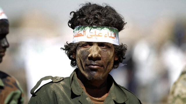 Un combattant Houthi nouvellement recruté participe à un rassemblement dans la capitale Sanaa pour mobiliser davantage de combattants sur les fronts de bataille dans plusieurs villes du Yémen. (archive)