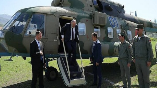Ermenistan Başbakanı Paşinyan'ı taşıyan helikopter zorunlu iniş yaptı