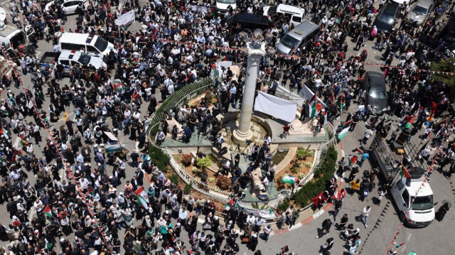 Manifestation à Ramallah, siège de l'autorité palestinienne, alors que 8 955 Palestiniens ont été arrêtés depuis le 7 octobre 2023.