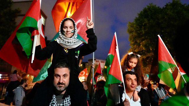 تضامنا مع فلسطين.. المشاعل تضيء شوارع إسطنبول من جديد