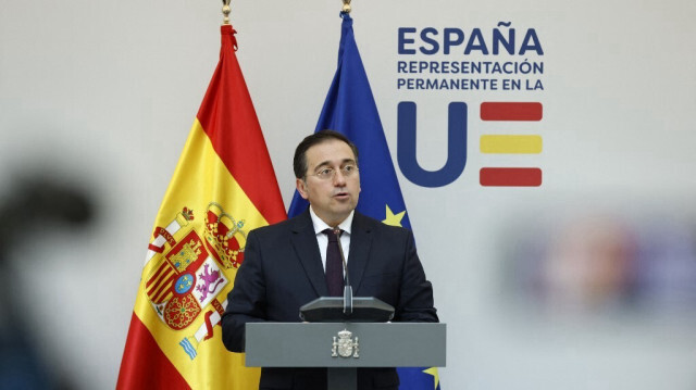 Le ministre espagnol des Affaires étrangères, de l'Union européenne et de la Coopération lors d'une conférence de presse conjointe avec ses homologues irlandais et norvégien à la Représentation permanente de l'Espagne auprès de l'Union européenne à Bruxelles, le 27 mai 2024.