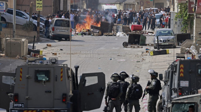 الضفة.. جيش الاحتلال الإسرائيلي يقتحم بلدة ويشتبك مع عشرات الفلسطينيين