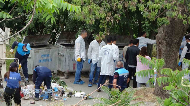 Pendik'te iki ayrı çöp konteynerinde parçalanmış erkek cesedi bulundu.