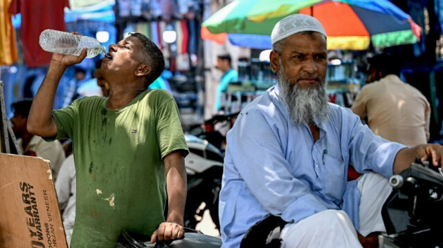 Scène de canicule à Delhi, où la température a atteint 47,4° le 21 mai 2024. La Fédération internationale des sociétés de la Croix-Rouge et du Croissant-Rouge a publié un rapport faisant état de 26 jours de chaleur extrême les douze derniers mois.