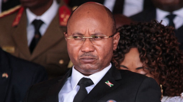 Le nouveau premier ministre du Burundi, Alain-Guillaume Bunyoni, assiste aux funérailles nationales du président burundais Pierre Nkurunziza, décédé à l'âge de 55 ans, au stade Ingoma à Gitega, au Burundi, le 26 juin 2020. 