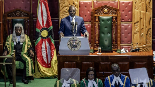 Le président kenyan William Ruto (C) prononce le discours sur l'état de la nation au Parlement kenyan à Nairobi, le 9 novembre 2023. 