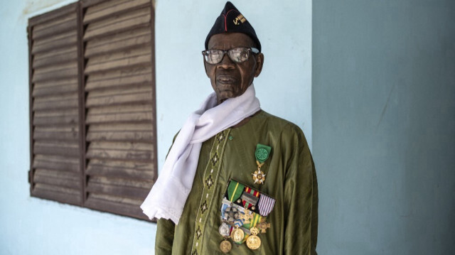 Oumar Diémé, 91 ans, un ancien tirailleur sénégalais, portera la flamme olympique en France avant l'ouverture des JO 2024.