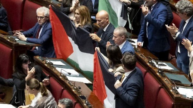 Plusieurs députés italiens ont brandi mardi 28 mai 2024 des drapeaux palestiniens et de la paix lors d'un débat à la chambre sur le Proche-Orient, sans cependant provoquer d'incident majeur.