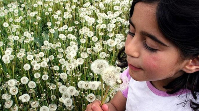 Bahar aylarıyla birlikte artan çiçeklenme dönemi, çocuklarda alerjik reaksiyon riskini artırmaktadır. 