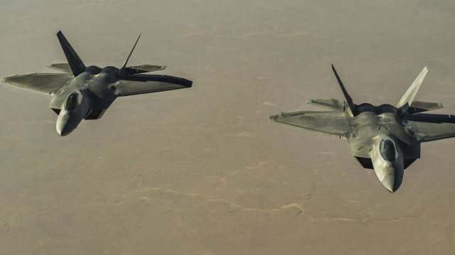 США перебросили часть истребителей с базы в ОАЭ в Катар 