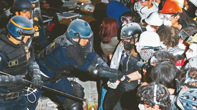 Öğrencilere plastik mermi ve gaz bombası ABD polisi UCLA yı
