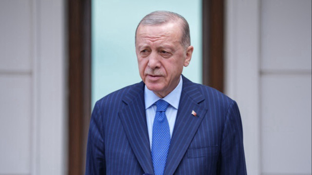 Le Président turc, Recep Tayyip Erdogan, s'adresse à la presse après avoir assisté à la prière du vendredi à la mosquée Cilehane à Istanbul, en Turkiye, le 03 mai 2024.