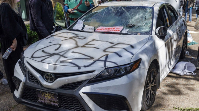 La voiture de l'homme ayant foncé sur des étudiants pro-palestiniens à l'Université de Portland, dans l'Oregon, le 2 mai 2024. 