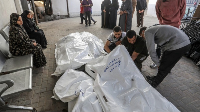 Les corps des Palestiniens qui ont perdu la vie après une frappe aérienne israélienne à Rafah dans la Bande de Gaza, le 03 mai 2024.