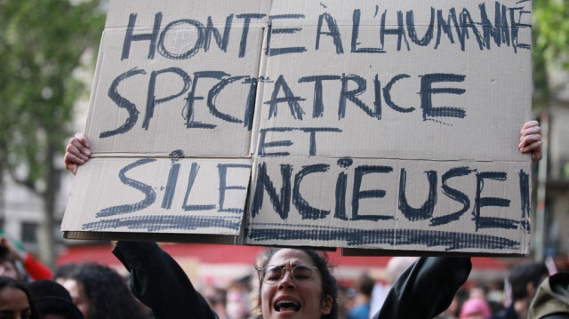 Un manifestant lors d'une protestation organisée par l'organisation française "France Palestine Solidarité" à Paris, le 27 mai 2024.