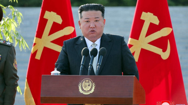 Le dirigeant nord-coréen Kim Jong Un prononçant un discours lors d'une visite à l'Académie des sciences de la défense nationale pour célébrer son 60e anniversaire à Pyongyang, le 29 mai 2024.