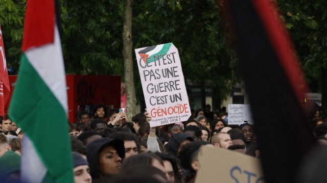 Des manifestants en soutien aux Palestiniens protestent contre les attaques meurtrières d'Israël, sur la place de la République, à Paris, en France, le 28 mai 2024.