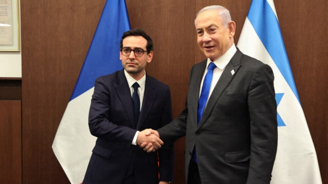 Le ministre de l'Europe et des Affaires étrangères de France, Stéphane Séjourné et le Premier ministre israélien, Benyamin Netanyahu lors de leur rencontre à Jérusalem, le 5 février 2024.
