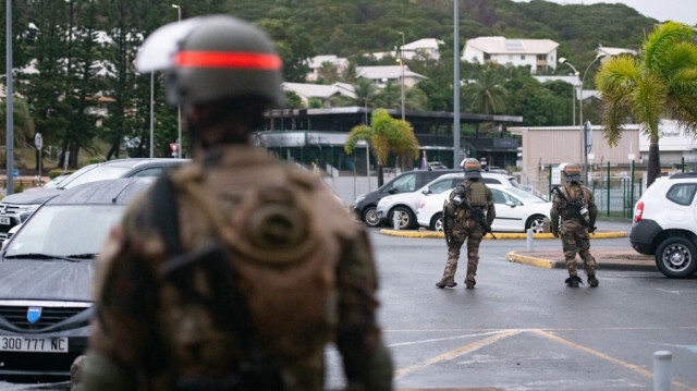 Des soldats français du 8e régiment de parachutistes d'infanterie de marine (8e RPIMa) à l'aéroport de Magenta à Nouméa, en Nouvelle-Calédonie, le 17 mai 2024.