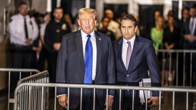 L'ancien président des États-Unis, Donald Trump et son avocat Todd Blanche à la sortie du tribunal pénal de Manhattan, à New York, le 30 mai 2024.