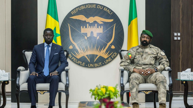 Le Président de la République du Sénégal, Bassirou Diomaye Faye, et le chef de la transition militaire au Mali, le chef de l'état, le Colonel Assimi Goita.