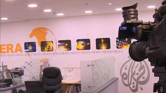 وزير إسرائيلي: داهمنا مكاتب الجزيرة بالقدس وصادرنا معداتها 