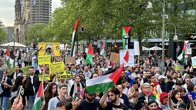 برلين.. متظاهرون يتضامنون مع فلسطين وينددون بدعم ألمانيا للاحتلال الإسرائيلي
