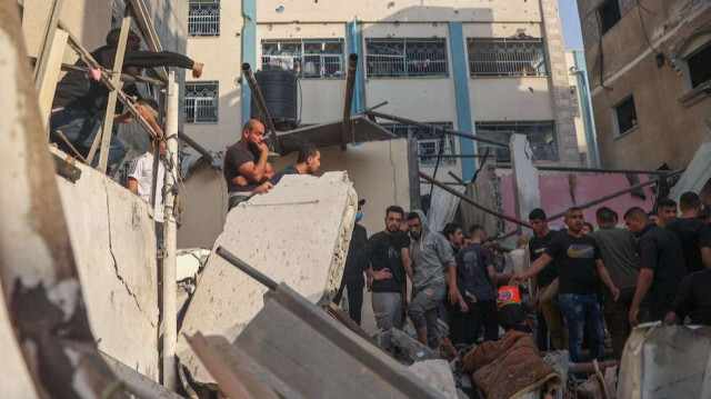 الاحتلال الإسرائيلي يقصف مبنى لوكالة الأونروا وسط غزة 
