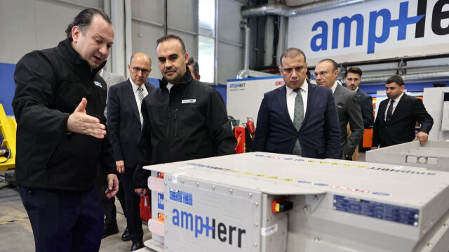 تركيا تفتتح معملاً لتصنيع تكنولوجيا بطاريات مركبات ثقيلة

