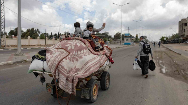 İsrail ordusunun Refah'ın doğusuna tahliye emri vermesinin ardından, Filistinlilerin sürgünü devam ediyor.