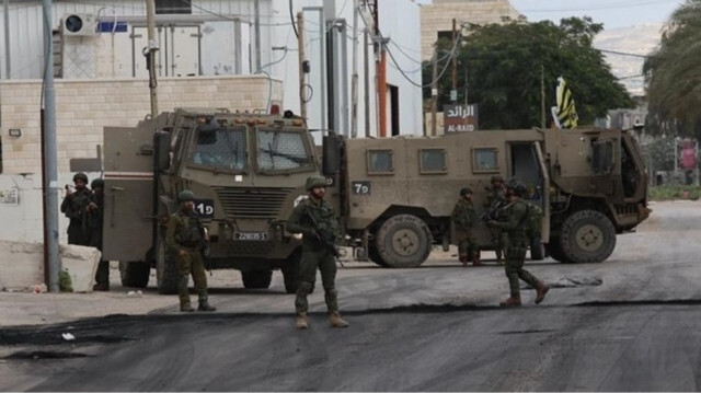 الاحتلال الإسرائيلي يقتحم مدنا وبلدات في الضفة ويحاصر مخيم طولكرم 