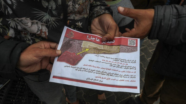 L'armée israélienne avertit les Palestiniens d'évacuer Rafah avec des brochures avant l'assaut terrestre de l'armée, les exhortant à se diriger vers l'ouest de Rafah dans la Bande de Gaza, le 06 mai 2024.