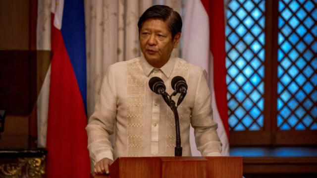 Ferdinand Marcos a déclaré que les Philippines n'utiliseraient pas d'équipements "offensifs" en réponse au déploiement par la Chine de canons à eau contre leurs navires, affirmant la souveraineté de Manille dans la mer de Chine méridionale contestée.