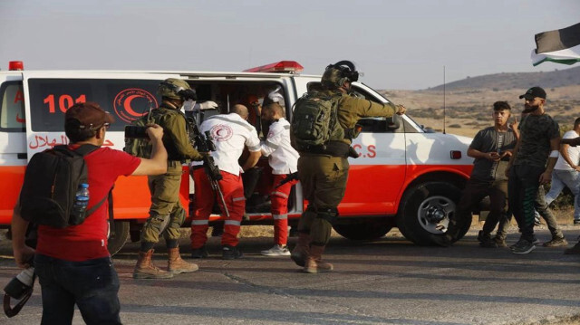 الاحتلال الإسرائيلي يحاصر مسعفين متطوعين في مخيم طولكرم 