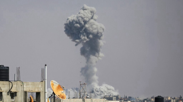 La fumée émane des frappes israéliennes sur Rafah, dans le sud de la bande de Gaza, le 7 mai 2024.