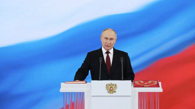 Le présiden russe Vladimir Poutine prête serment pour un cinquième mandat présidentiel lors d'une cérémonie d'investiture, à Moscou, le 7 mai 2024.