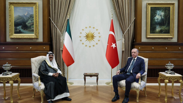 أردوغان وأمير الكويت يبحثان العلاقات الاقتصادية وملف غزة