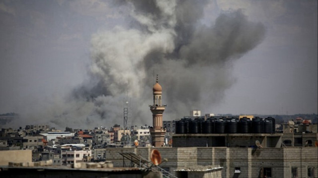 Des volutes de fumée à la suite d'un bombardement à l'est de Rafah, dans le sud de la bande de Gaza, le 06 mai 2024.