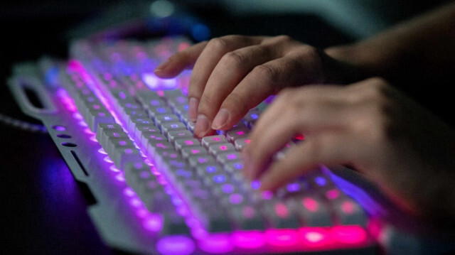 Les pirates informatiques ont vendu les accès aux comptes Facebook considérés de haute valeur dont ils avaient pris le contrôle, et utilisé les autres comptes pour diffuser de la publicité.