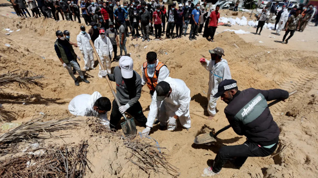 "حماس": المقابر الجماعية تستدعي تدخل المجتمع الدولي لوقف الحرب