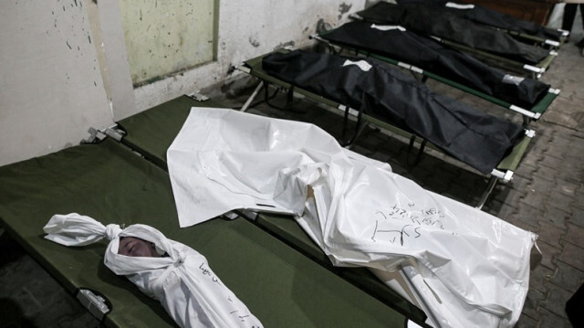 Les corps des Palestiniens, y compris des enfants tués dans les attaques israéliennes sur Rafah dans la Bande Gaza, le 08 mai 2024.