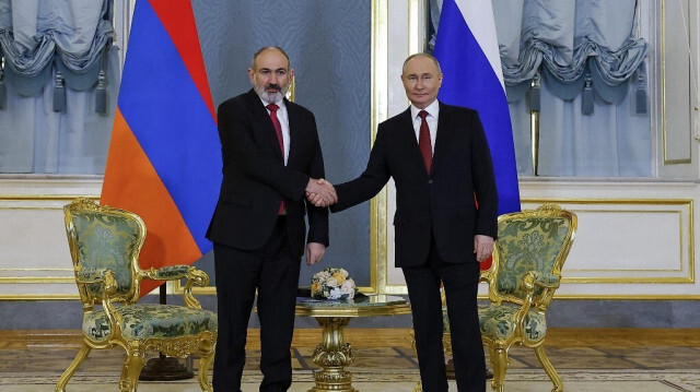 Le Premier ministre arménien, Nikol Pashinyan et le président russe, Vladimir Poutine lors d'une réunion en marge du sommet de l'Union économique eurasienne (EAEU) à Moscou, le 8 mai 2024.