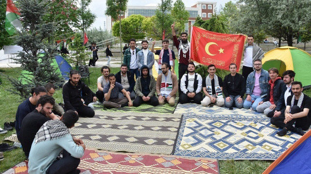 طلاب بجامعة تركية ينظمون اعتصاما تضامنيا مع فلسطين