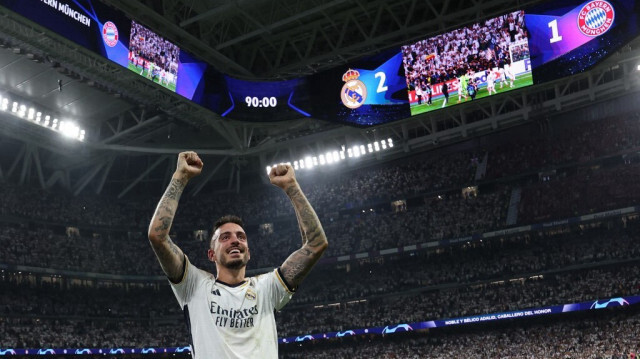 Joselu célèbre la victoire à la fin du match de football de demi-finale de l'UEFA Champions League entre le Real Madrid CF et le FC Bayern Munich, au stade Santiago Bernabeu, à Madrid, le 8 mai 2024.