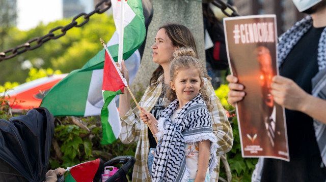 Des centaines de militants pro-palestiniens se sont rassemblés et ont défilé pour protester contre la visite du président Joe Biden à Chicago, le 8 mai 2024.