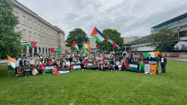 Les étudiants de l'Université Trinity College Dublin, en Irlande, le 9 mai 2024.