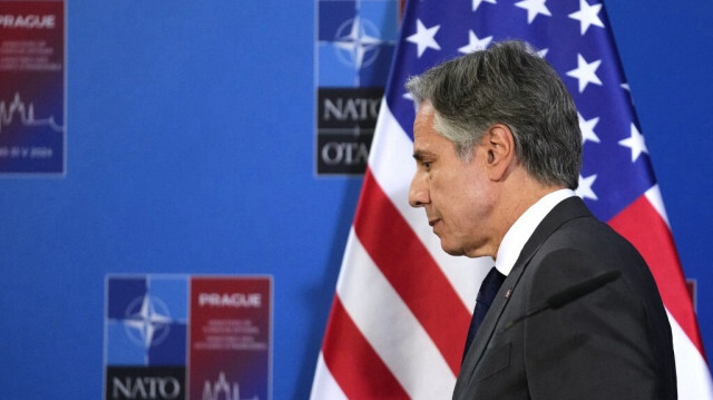 Le secrétaire d'État américain Antony Blinken quitte le podium après s'être adressé aux médias à l'issue d'une réunion des ministres des Affaires étrangères de l'OTAN au palais Czernin, à Prague (République tchèque), le 31 mai 2024.